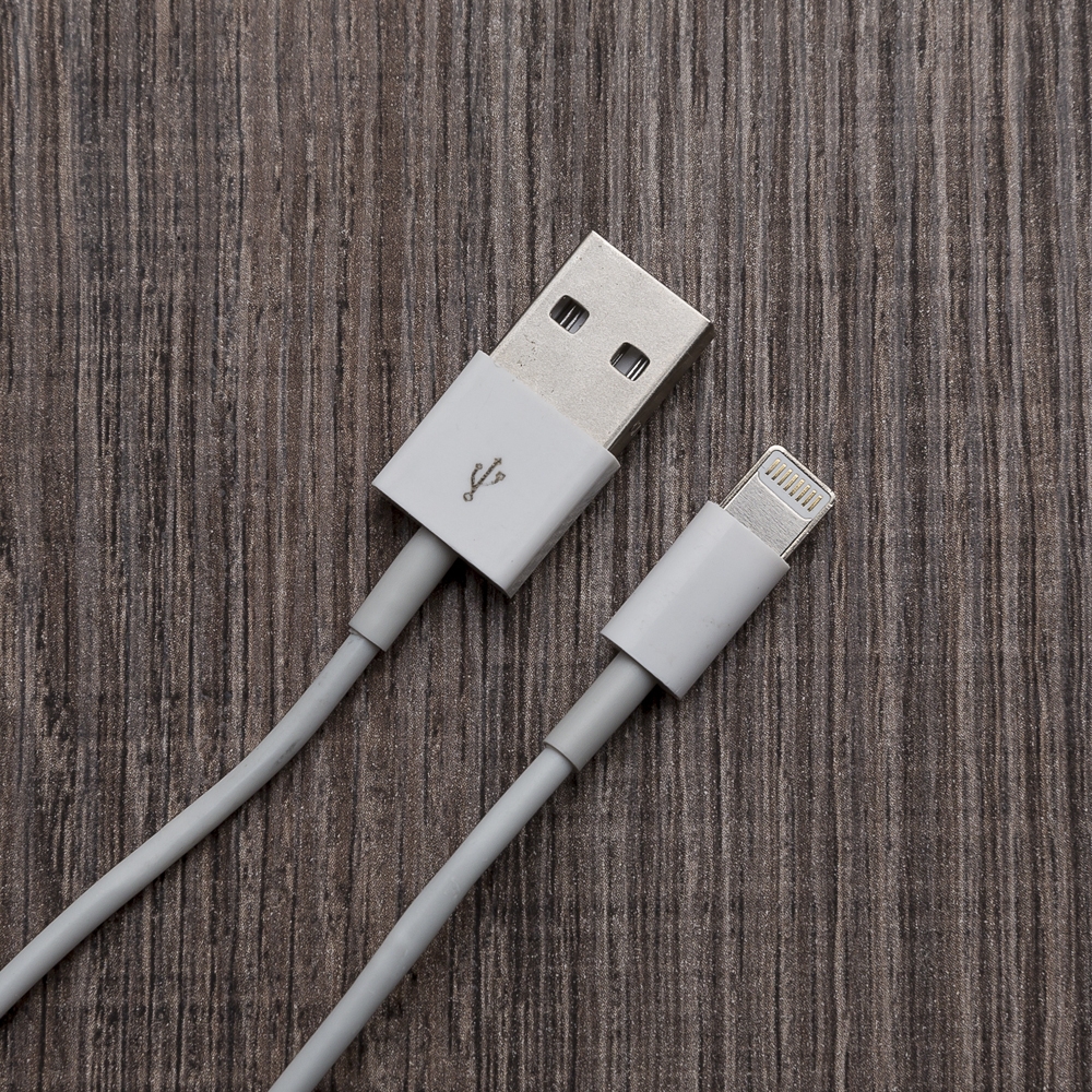 Cabo USB com entrada lightning/iphone